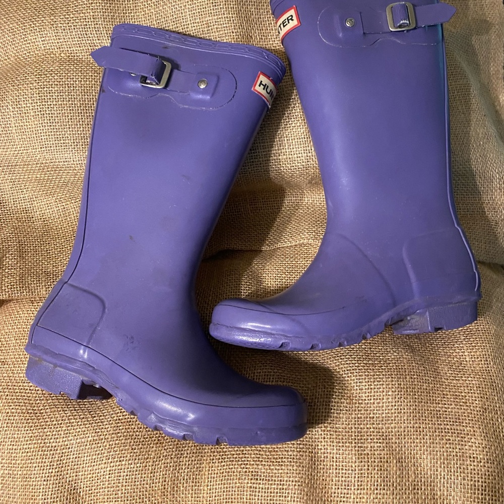 Girls purple HUNTER books size 1 UK